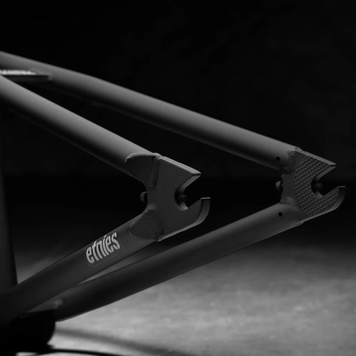 Kink Williams x Etnies Frame